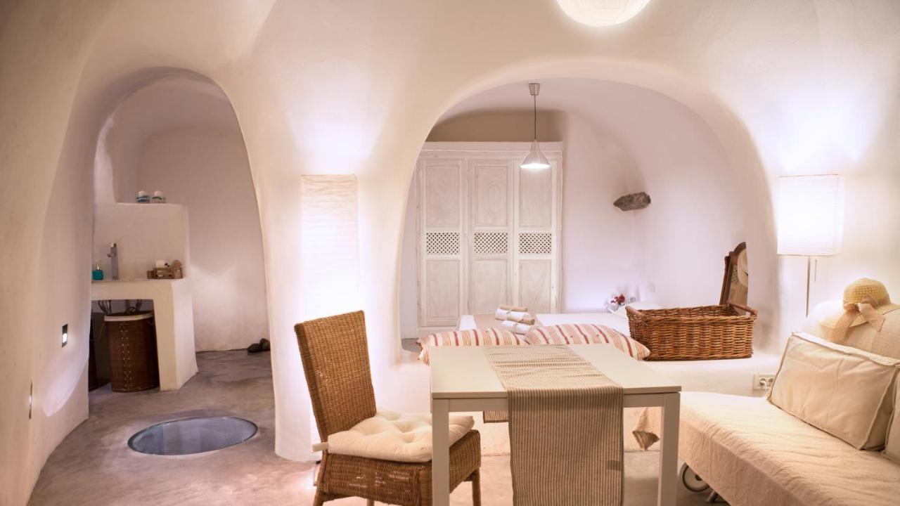 Oia, Finikia Cave House Villa Exterior photo